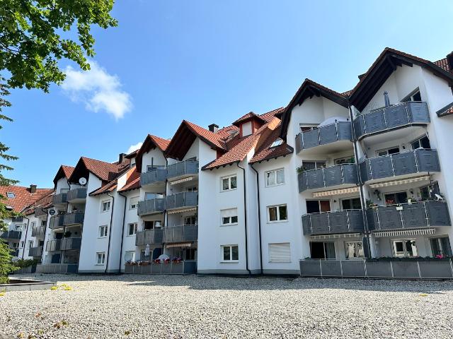 Geräumige 3 Zimmer Wohnung mit Balkon und Tiefgaragenstellplatz