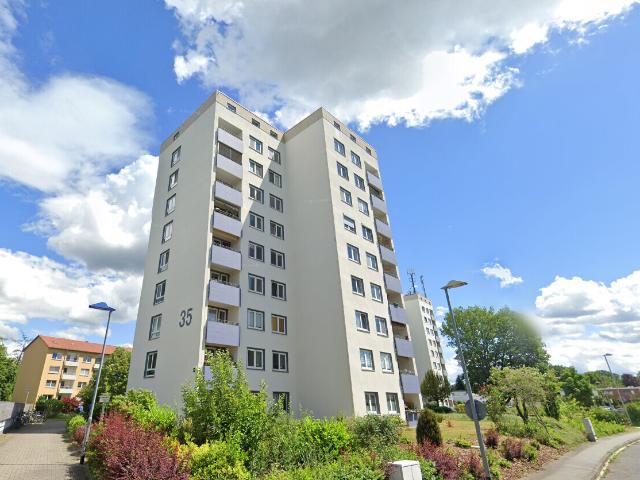 Geräumige 3 Zimmer Wohnung mit Loggia und getrenntem Bad / WC
