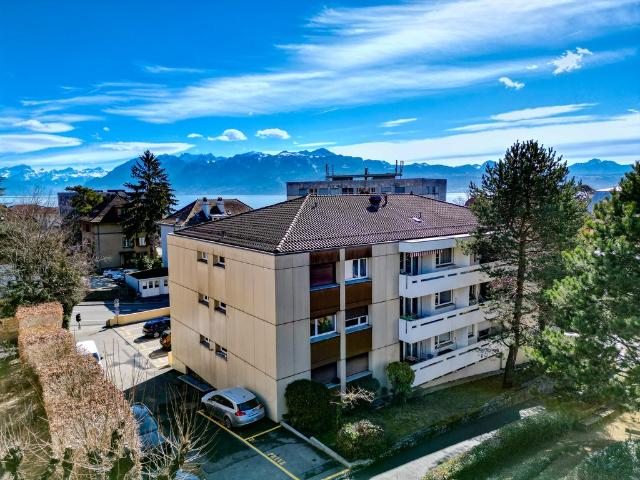 Geräumige 2,5 Zimmer Wohnung, komplett renoviert