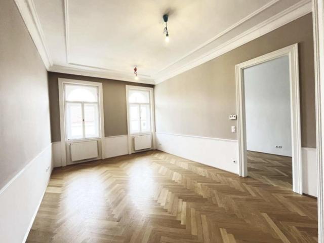 Geräumige 2 Zimmer Wohnung mit optimaler Raumaufteilung in Schwabing West