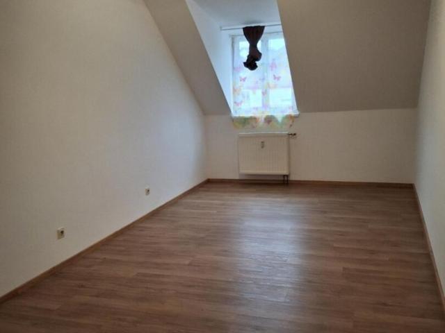 Geräumige 2 Zimmer Wohnung mit Möblierter Küche im Zentrum von Lohnsburg