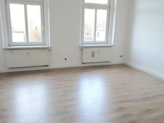 1 R. Whg. m. gr. Küche und Balkon