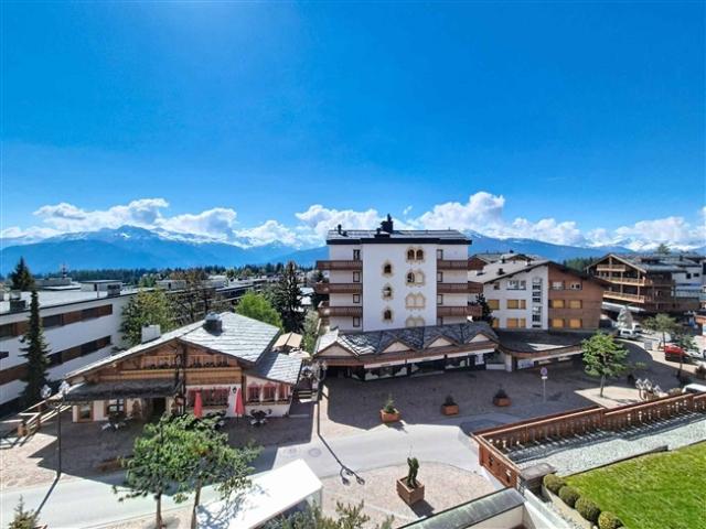 Geräumige 7,5 Zimmer Wohnung, ideal im Herzen des Resorts gelegen