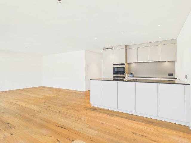 Geräumige 4.5 Zimmer Wohnung mit Balkon und Garage in Menziken