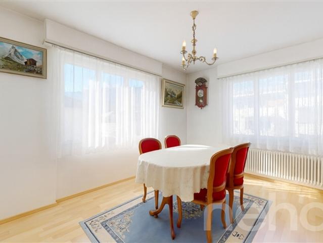 Geräumige 4,5 Zimmer Wohnung, ideal gelegen in Sierre