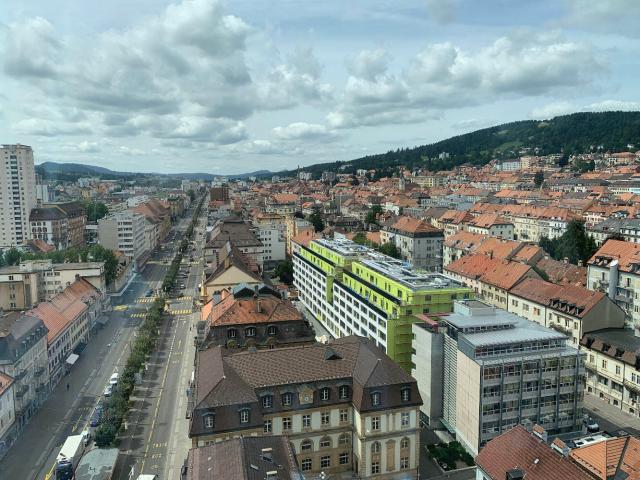 Geräumige 4,5 Zimmer Wohnung im Zentrum von La Chaux de Fonds