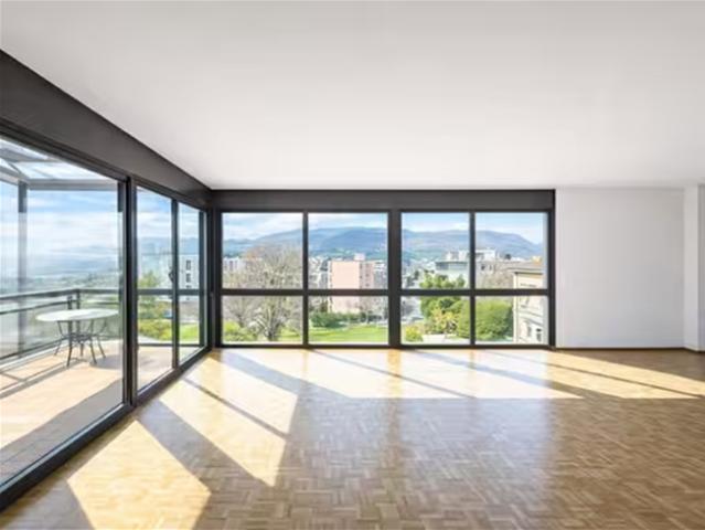 Geräumige 4,5 Zimmer mit großer Terrasse