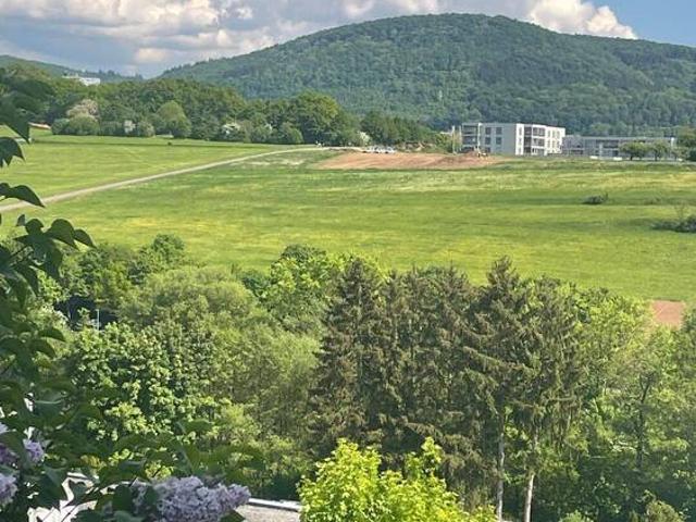 Geräumige 4,5 Zimmerwohnung mit herrlicher Aussicht und TG Stellplatz in gefragter Lage von Aalen