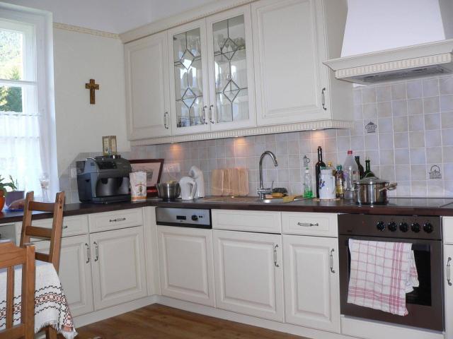 Geräumige 4 Zimmer Altbauwohnung mit Balkon und Parkplätzen