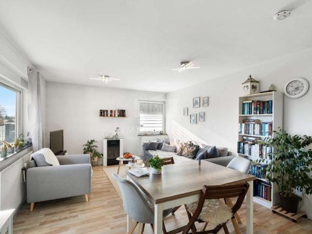 Geräumige 4 Zimmer Wohnung in ruhiger Lage und Blick auf die Berge
