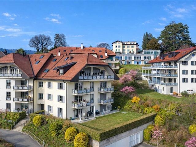 Geräumige 5,5 Zimmer Wohnung mit Terrasse und großem Garten