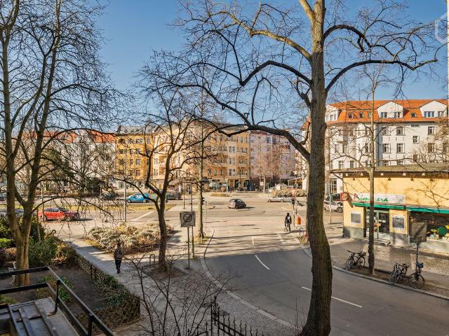 Geräumige 5 Zimmer Wohnung in Friedenau/Spacious 5 Room Apartment in Friedenau I Available from 05.02.26 – 04.02.27, with Piano and Extension Option, Berlin Amsterdam Apartments for Rent