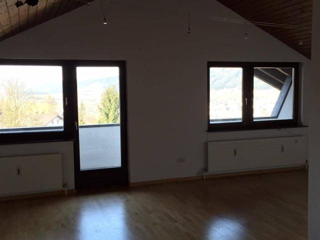 Geräumige 5 Zimmer Wohnung mit Balkon in Schwaz
