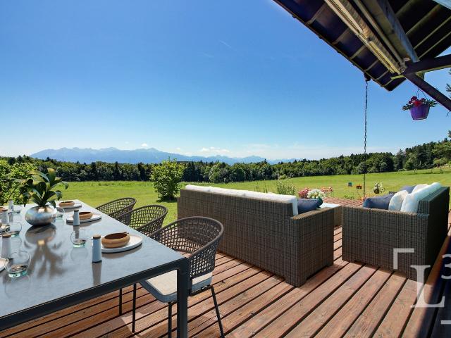 Geräumige Immobilie mit grossem Garten und Blick auf die Alpen