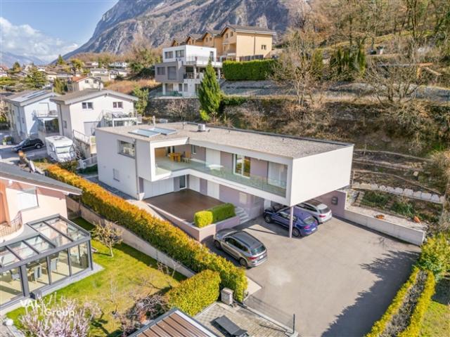 Geräumige Wohnung, in einem Haus mit zwei Wohnungen
