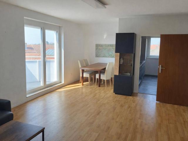 GERÄUMIGE WOHNUNG NÄHE TULLN AN DER DONAU