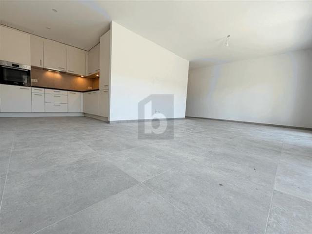 GERÄUMIGE TERRASSE VON 54M² – NEU GRUNDSTÜCK 16