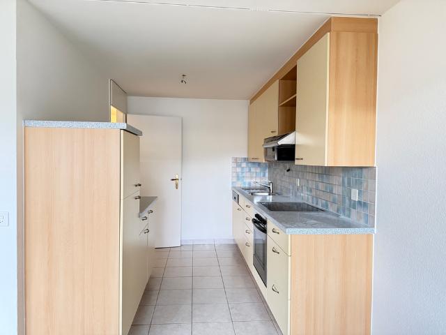 Geräumige und helle Wohnung mit Balkon und Einstellplatz