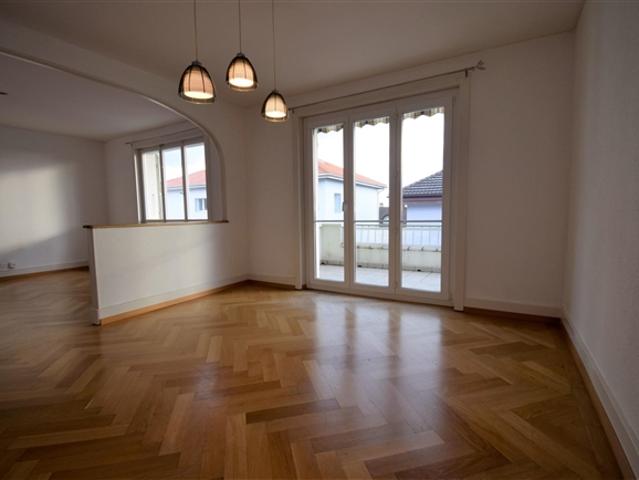 Geräumige und helle 3,5 Zimmer Wohnung mit großem Balkon
