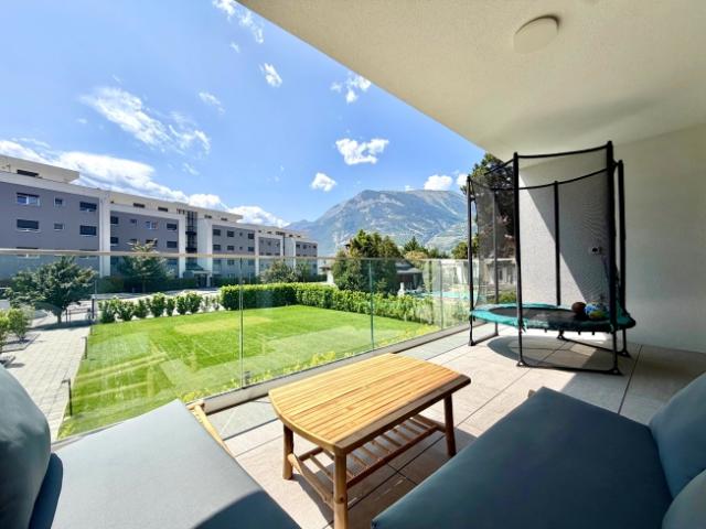 Geräumige und helle 3,5 Zimmer Wohnung mit großem Balkon und Master Suite