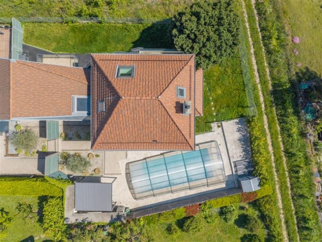 GERÄUMIGE VILLA MIT POOL