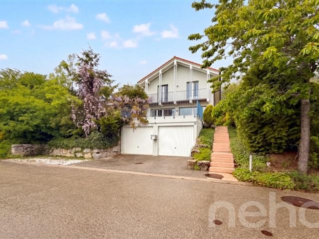 Geräumige Villa mit 6,5 Zimmern und Garten in Cernier