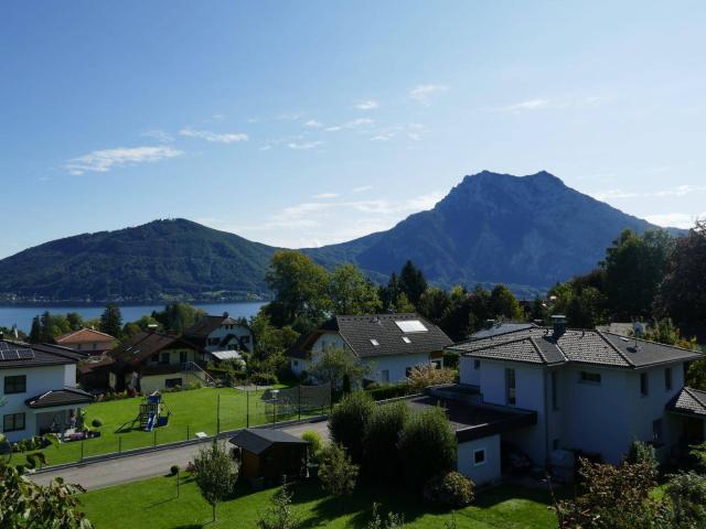Geräumiges Ein Zweifamilienhaus mit Seeblick in 2 Wohnungen teilbar