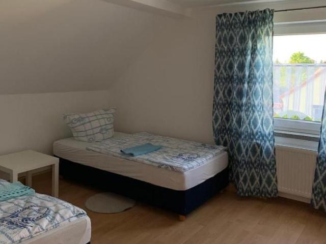 Geräumiges Monteurhaus in Bitterfeld Wolfen – mit Einzelbetten, Küche, WLAN & Parkplatz