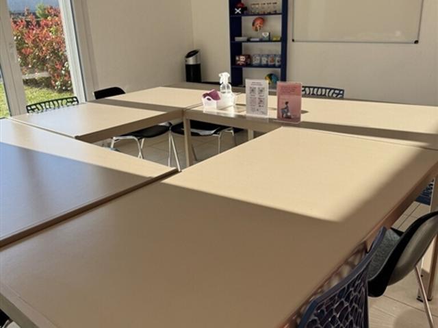 Geräumiges Büro auf einer Ebene, ideal für eine medizinische Praxis zur Miete in Estavayer le Lac