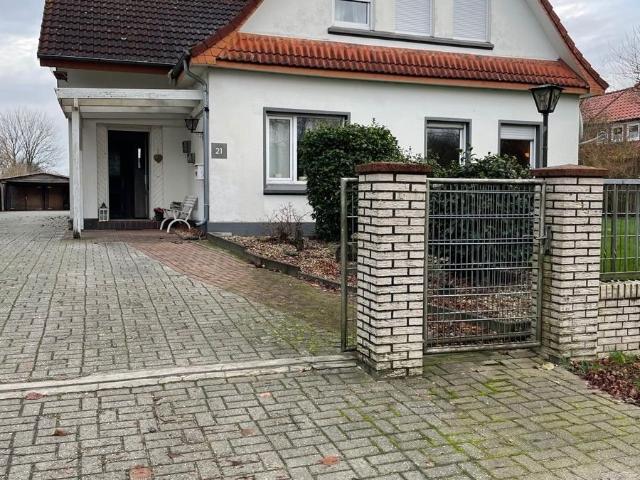 Ein Zweifamilienhaus mit viel Potential !