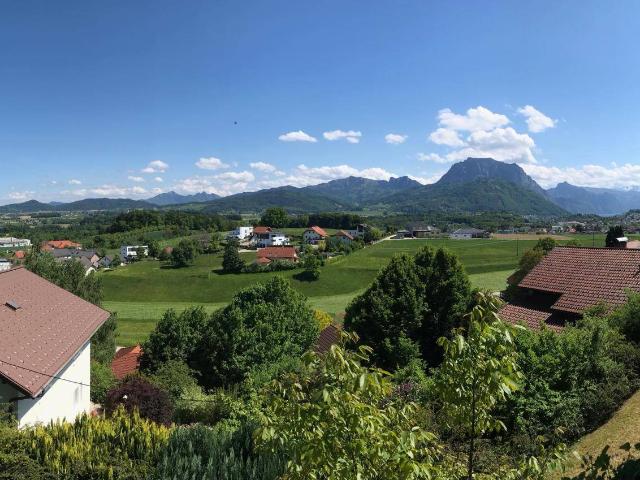Geräumiges Ein Zweifamilienhaus in unverbaubarer Aussichtslage auch Zweitwohnsitz möglich
