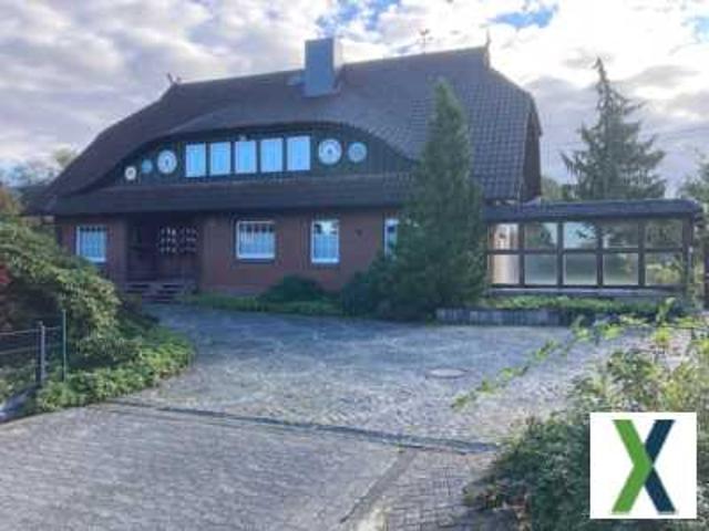 Geräumiges Einfamilienhaus auf großem Grundstück mit Garagenhäuschen und Sauna