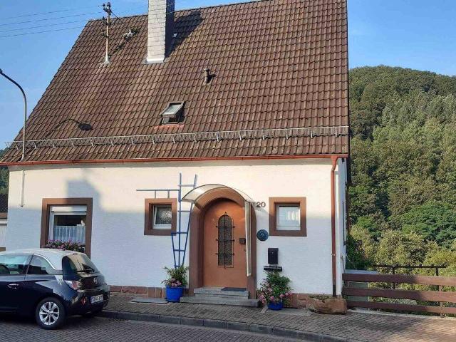 Geräumiges Einfamilienhaus in Weidenthal