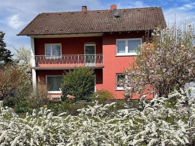 Geräumiges Einfamilienhaus mit Balkon und Terrasse in Gottmadingen