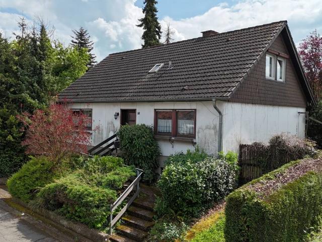 Geräumiges Einfamilienhaus mit sehr großem Garten in ruhiger Lage