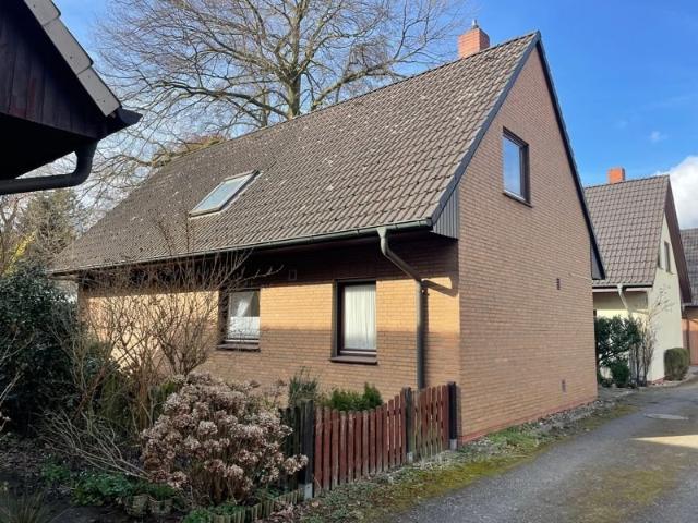 Geräumiges Einfamilienhaus mit Stellplatz und kleinem Grundstück in Bremen Burg