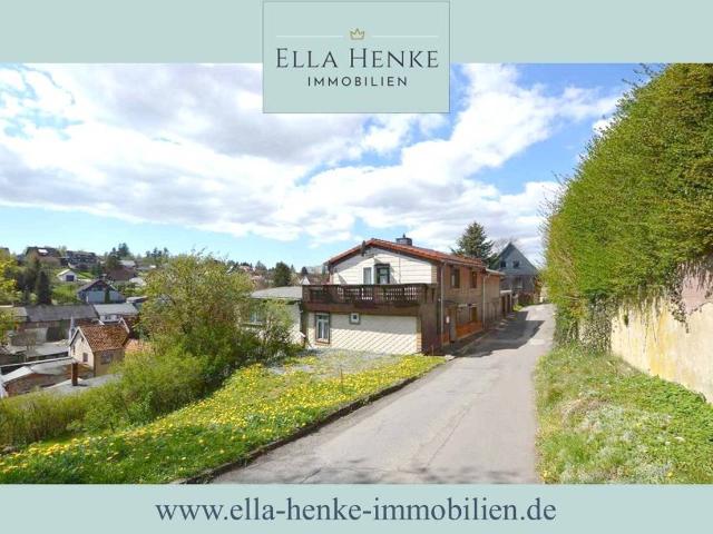 Geräumiges, gemütliches Einfamilienhaus mit großer Terrasse + 2 Garagen.