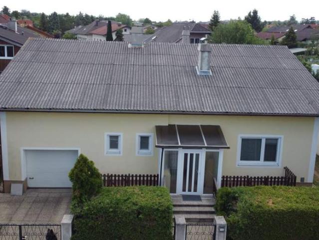Geräumiges Haus mit Sanierungsbedarf in ruhiger Siedlungslage