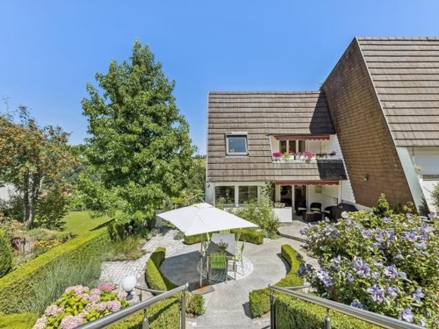 Geräumiges Haus mit wunderschönem Garten