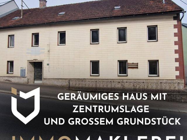 GERÄUMIGES HAUS MIT ZENTRUMSLAGE UND GROSSEM GRUNDSTÜCK