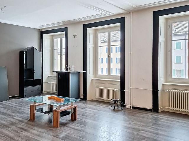 Geräumiges – helles – 4,5 Zimmer Apartment – im Zentrum von La Chaux de Fonds