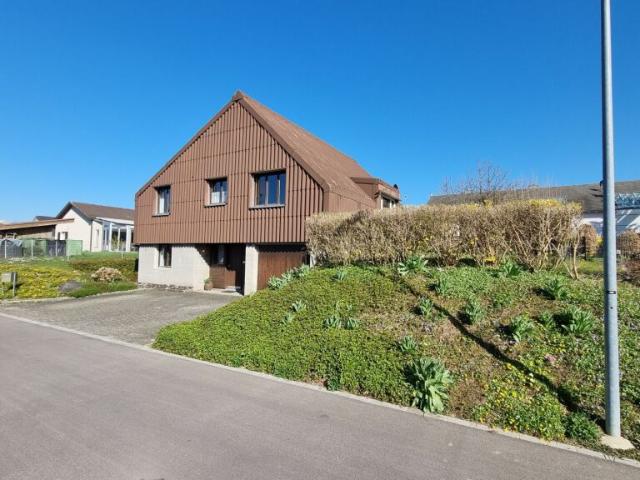 Geräumiges Landhaus mit Garten