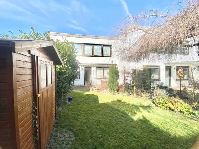 Geräumiges lichtdurchflutetes Reihenhaus mit schönem Garten