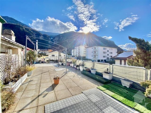 Geräumiges Penthouse, Parkplatz, 105 m² große Terrasse und Aussicht!