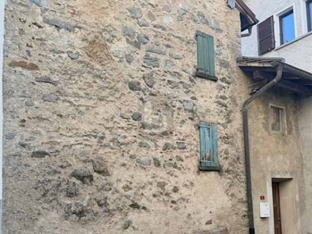 GERÄUMIGES RUSTIKALES HAUS MIT GROSSEM POTENZIAL