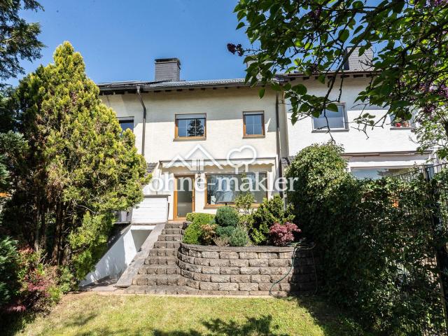 Geräumiges Reihenmittelhaus mit 2 Garagen, Stellplatz und Garten