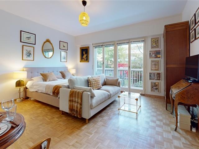 Geräumiges und helles Studio mit Balkon in Malagnou, Genf