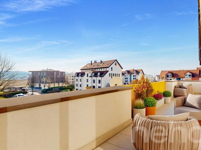 Geräumiges und helles Penthouse Doppelhaus mit offenem Blick