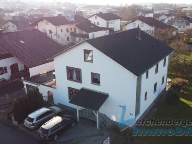 Geräumiges Zweifamilienhaus mit herrlichem Garten in Mamming