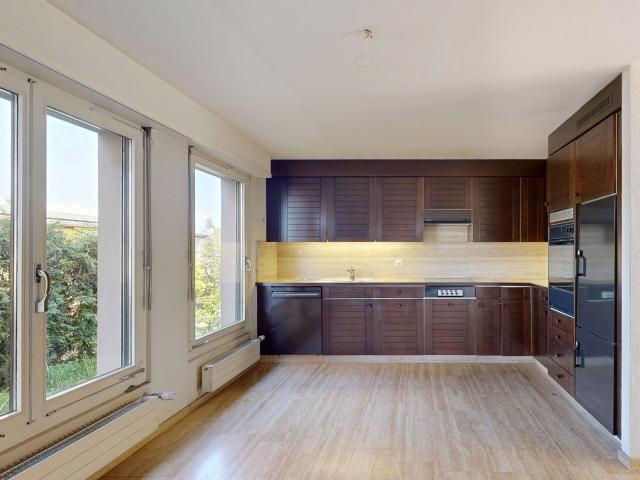 Geräumiges 4.5 Zimmer Doppelhaus mit Garage und viel Potenzial | dreamo. Ch